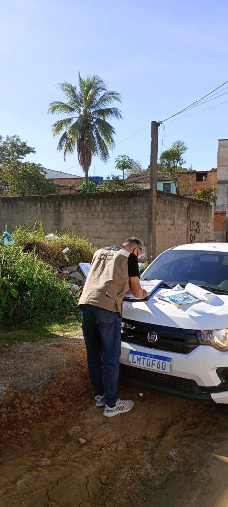 A visita chegou: fiscais notificam construções irregulares no bairro Xavantes 8 img 20250509 wa01443582052077275368980
