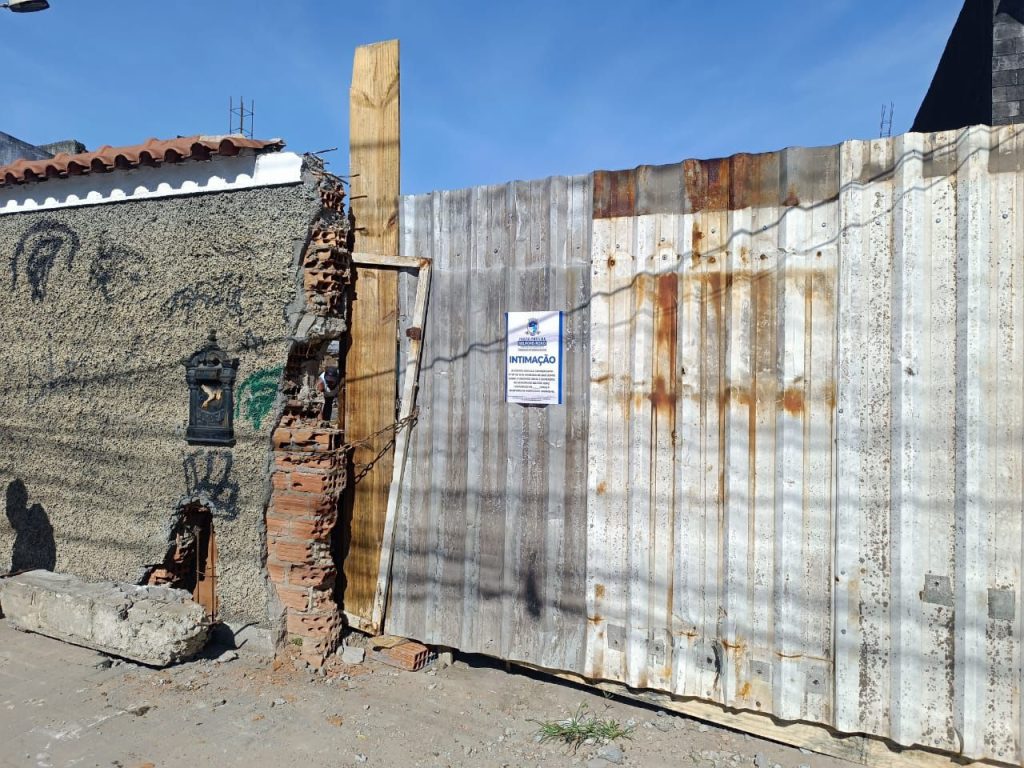 A visita chegou: fiscais notificam construções irregulares no bairro Xavantes 1 img 20250509 wa01641471019076824119531