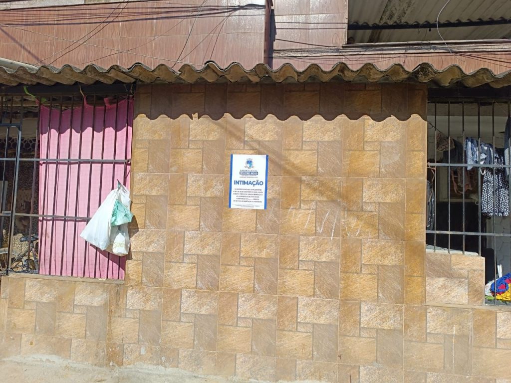 A visita chegou: fiscais notificam construções irregulares no bairro Xavantes 5 img 20250509 wa01662495258615094063582