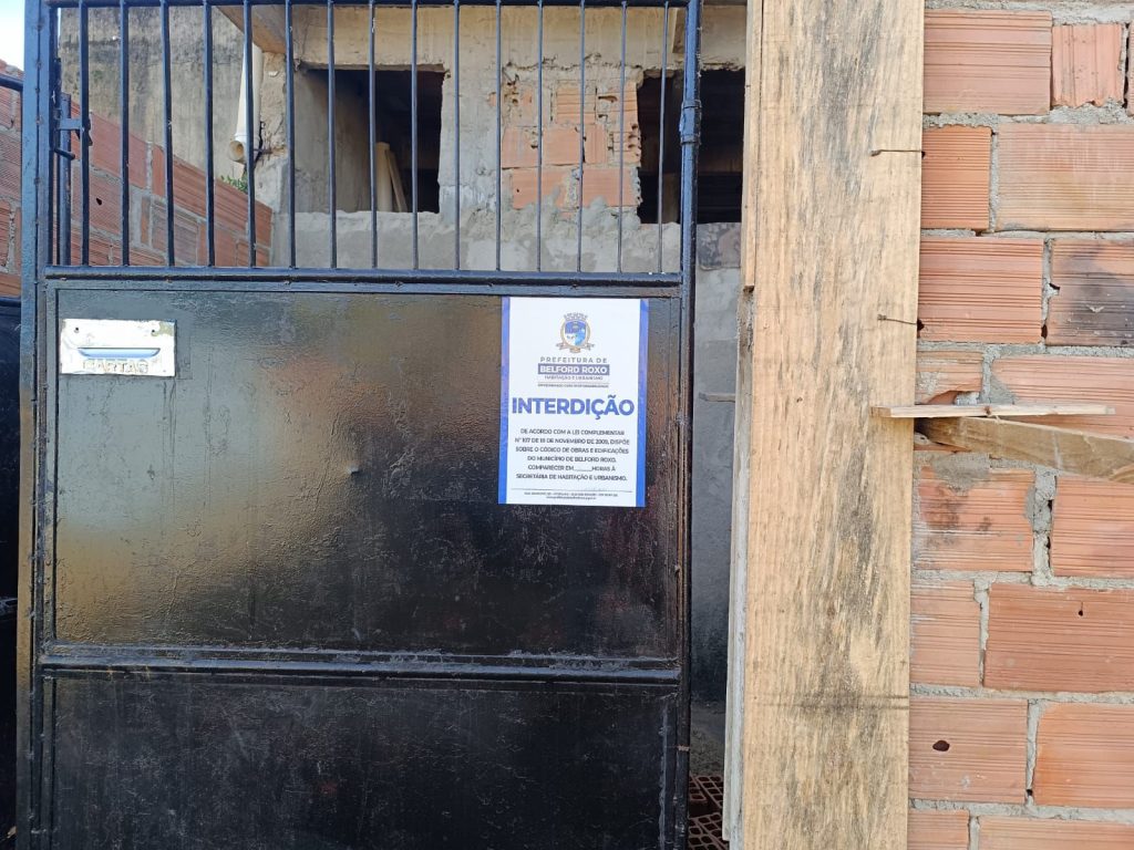 A visita chegou: fiscais notificam construções irregulares no bairro Xavantes 2 img 20250509 wa01713695349458864695035