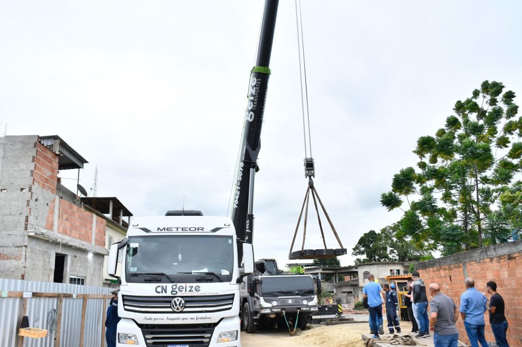 Obras da Ponte do Lote XV entram na fase final e devem ser concluídas até o fim de julho 4 3 ponte guindaste erguendo a peca 363373932267846711797461218