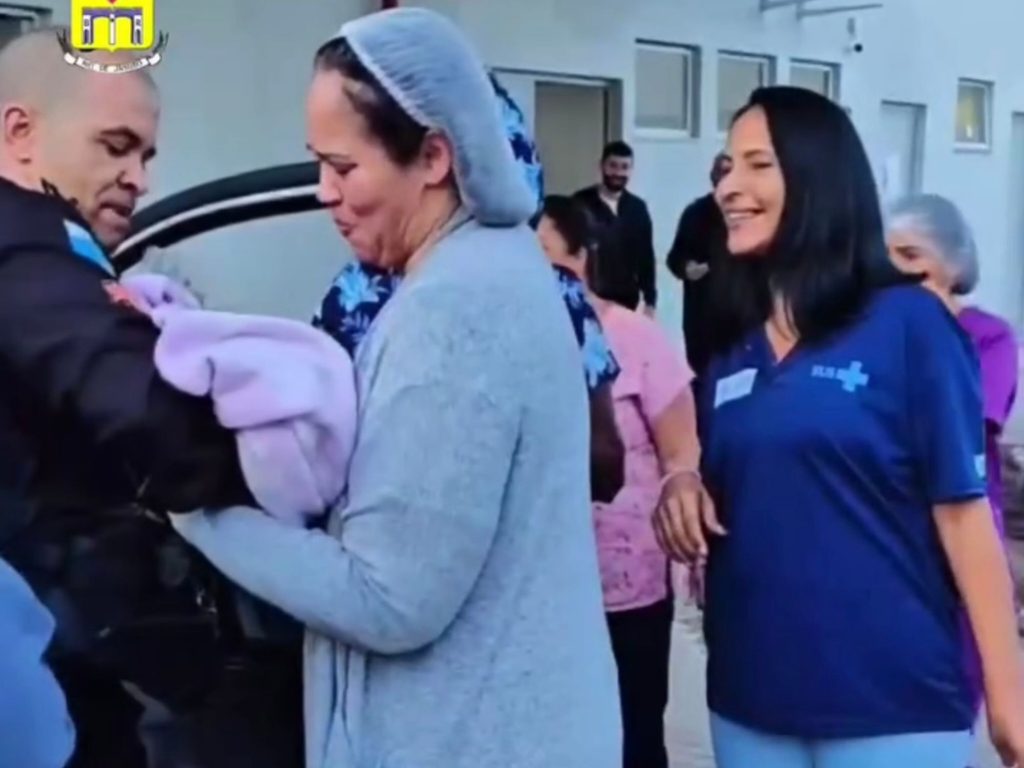 Policiais fazem parto em Belford Roxo e salvam mãe e bebê 4 inshot 20250601 1313535526260996971019702947