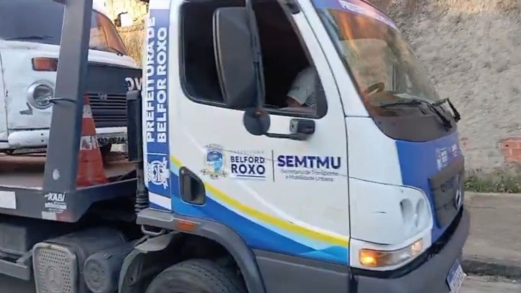 Polícia Militar fecha depósito clandestino de desmanche e apreende carga de laticínios em Belford Roxo 3 inshot 20250618 2253402098437482196253368354