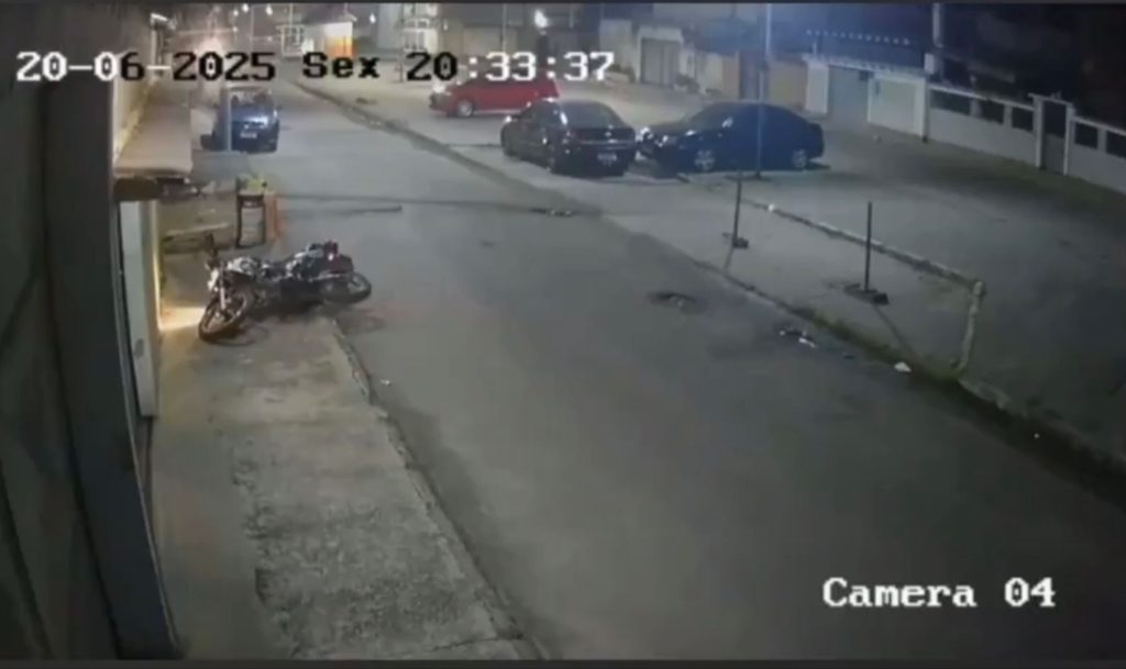 Vídeo forte mostra motociclista morto durante tentativa de assalto em Belford Roxo 1 inshot 20250622 1634228372591166097418275325