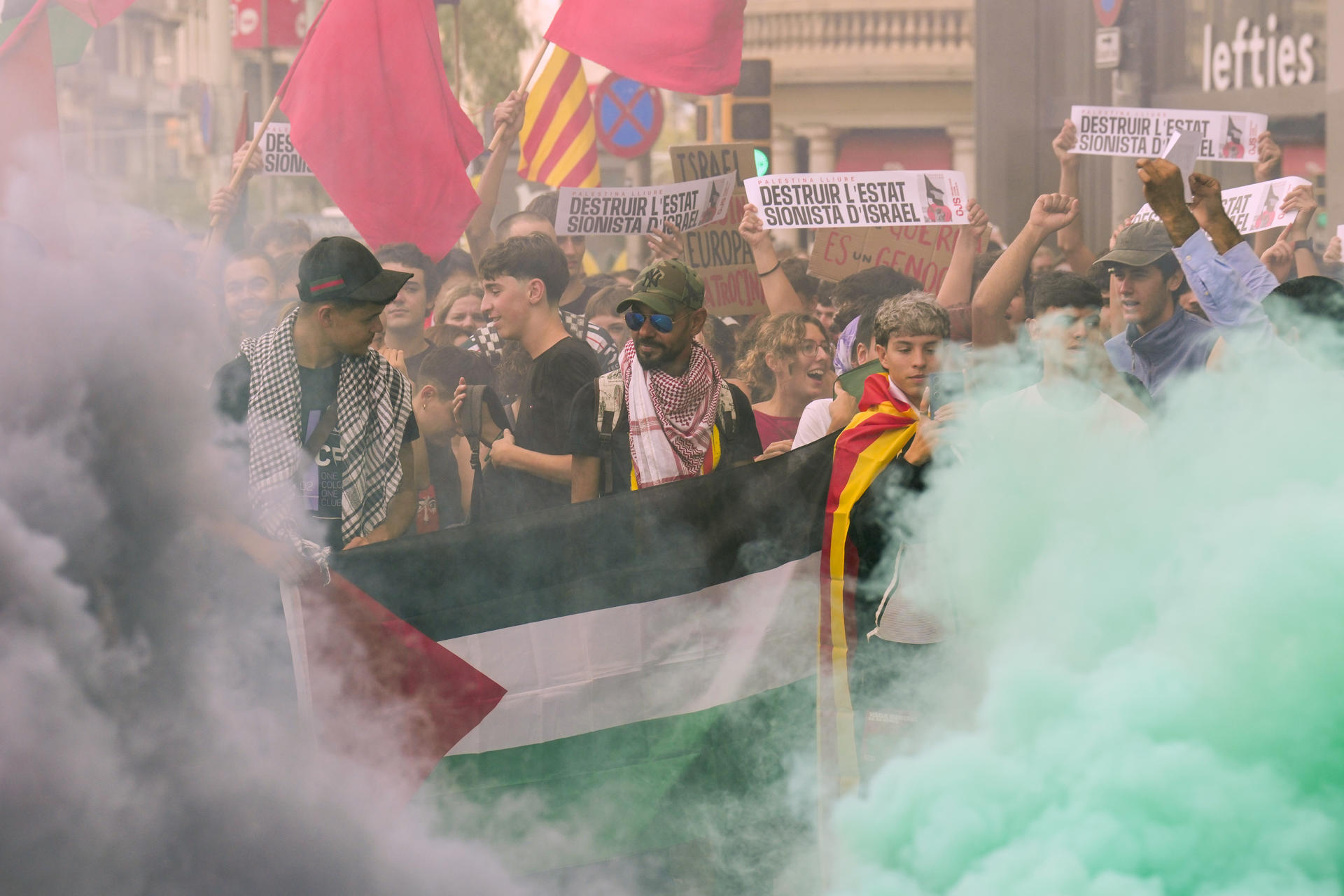 flotilha-protesto-europa.jpg