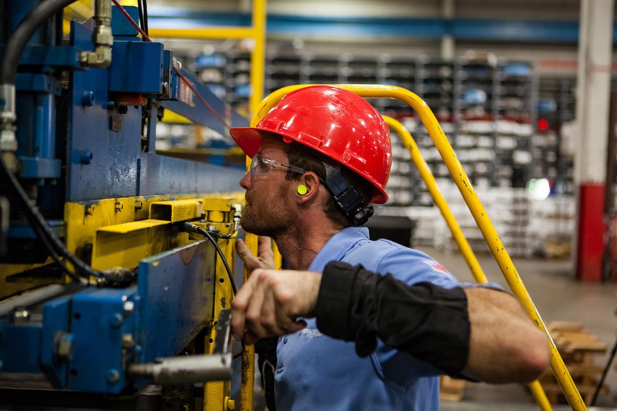 worker-g547e60747-1920.jpg